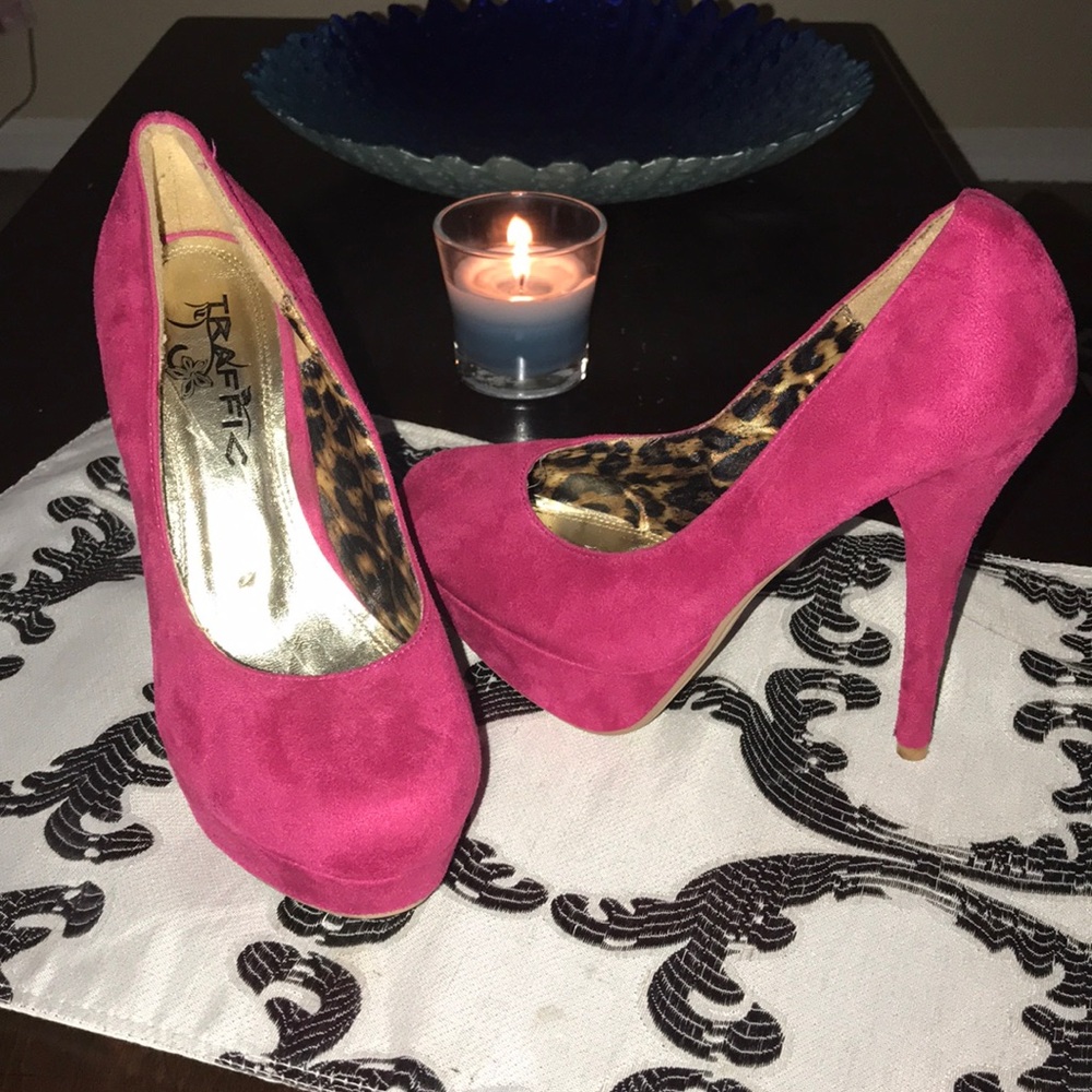 Hot pink Pumps - Picture 3 of 3